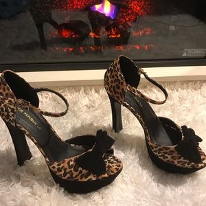 LEOPARD OPEN TOE HEEL